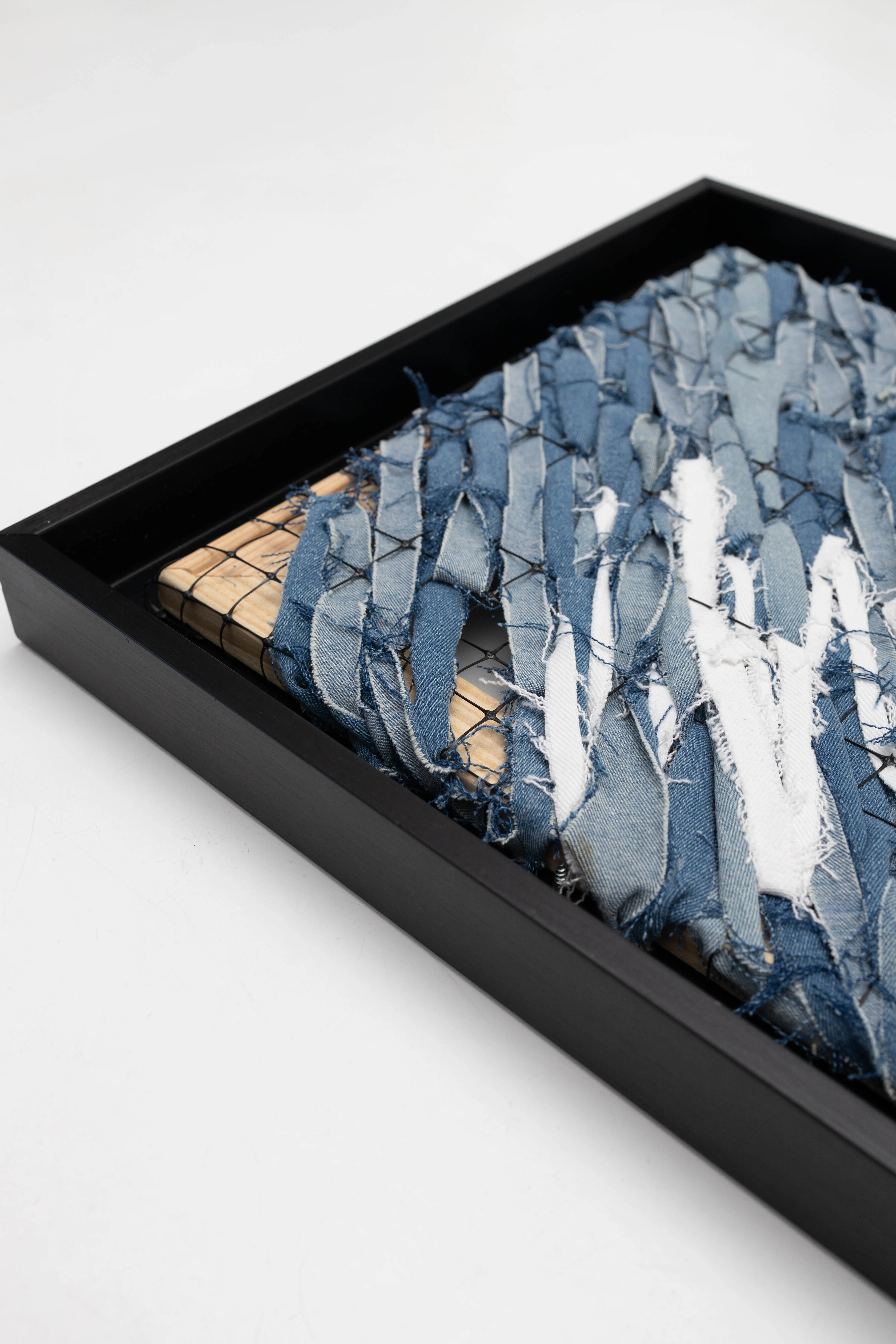Зображення "Emotion" від David Kokhan, розмір: 40 x 40 cm, матеріали: textile (denim), stretcher frame, mesh, framed, медіум: mixed-media, місто: Kyiv Фото 2 з 3.