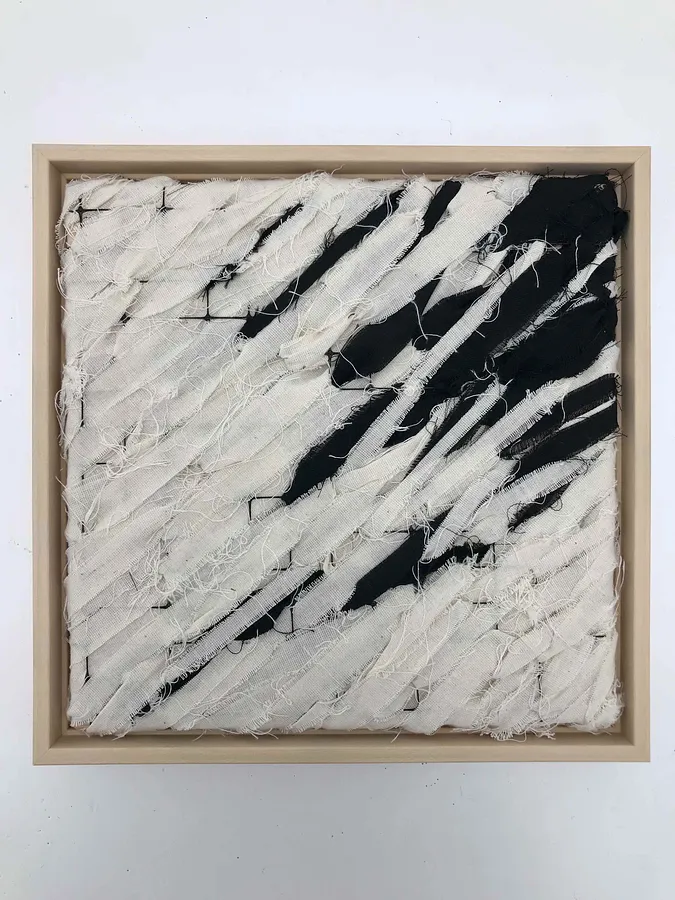 Зображення "Rhythms" від David Kokhan, розмір: 28 x 28 cm, матеріали: textile, stretcher frame, mesh, framed, медіум: mixed-media, місто: Kyiv