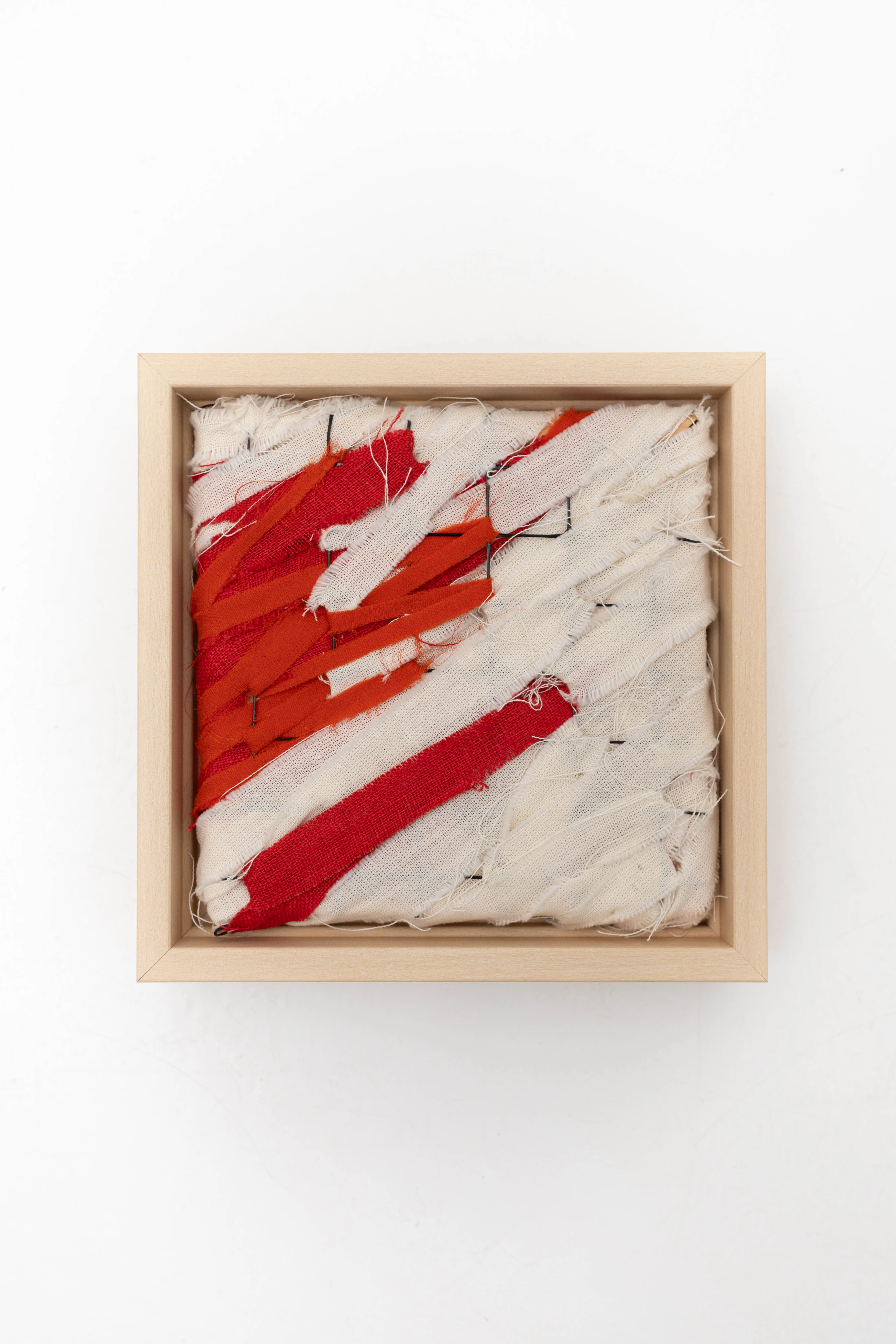 Зображення "SPREADING LOVE" від David Kokhan, розмір: 15 x 15 x 3,5 cm, матеріали: textile (cotton, strеtch), stretcher frame, mesh, framed, медіум: mixed-media, місто: Kyiv Фото 1 з 6.